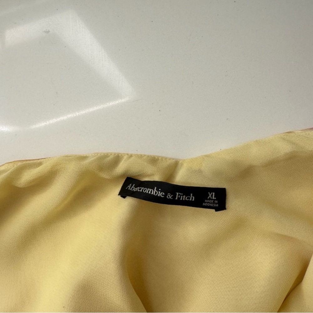 Abercrombie & Fitch Julia Slip Halter Maxi Dress - Sunny Yellow Pattern X-
Large - Picture 9 of 9